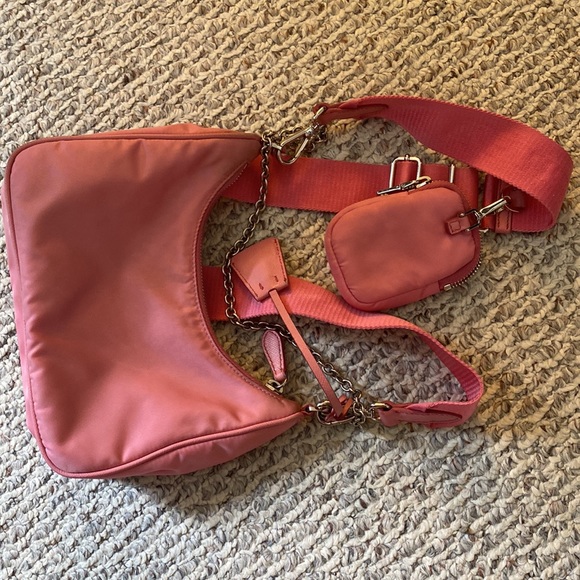 Prada Re-Edition 2005 Re-Nylon bag in Begonia Pink - Picture 7 of 15